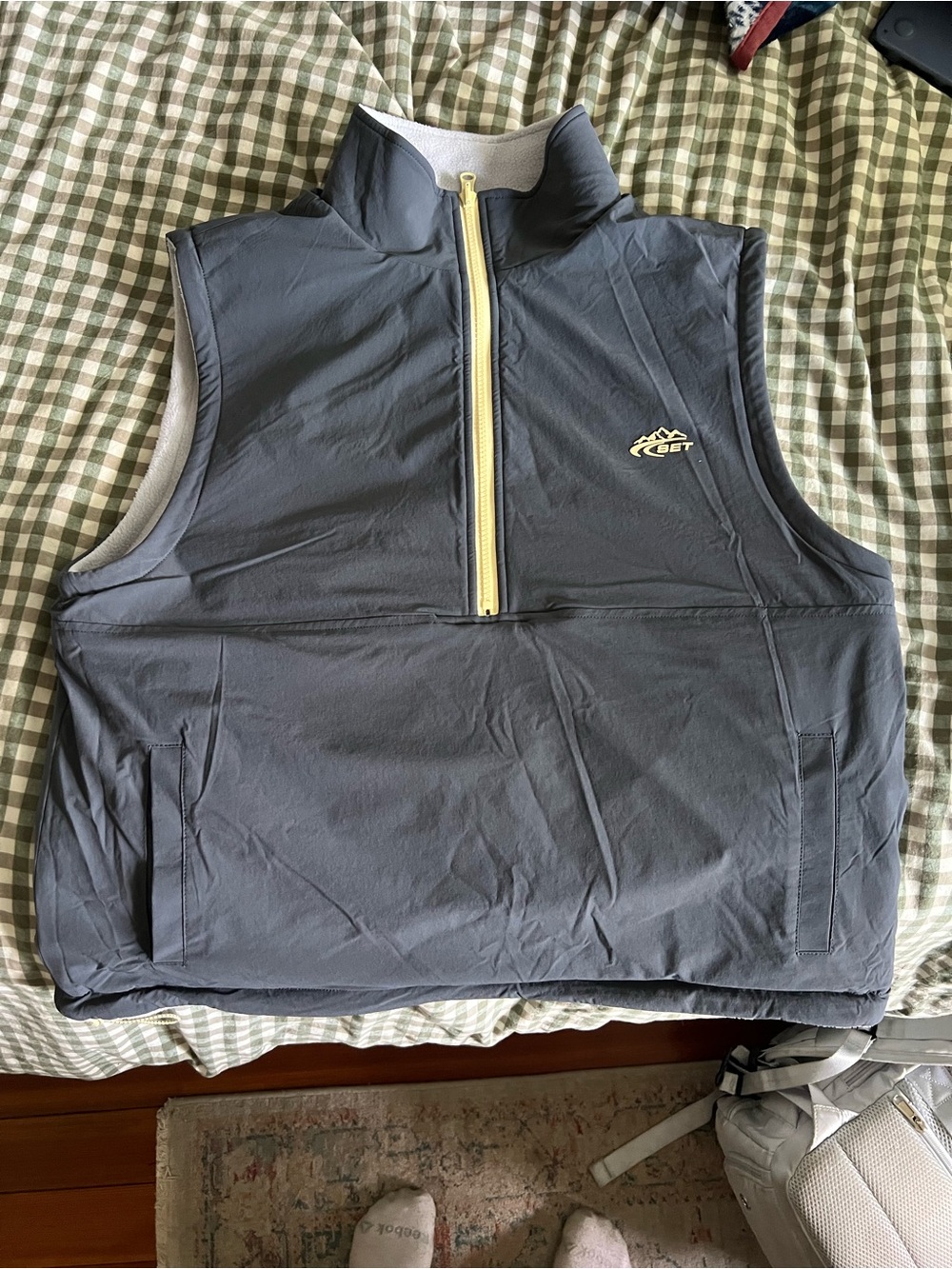 SET Active Microfleece Reversible Vest Size Medium